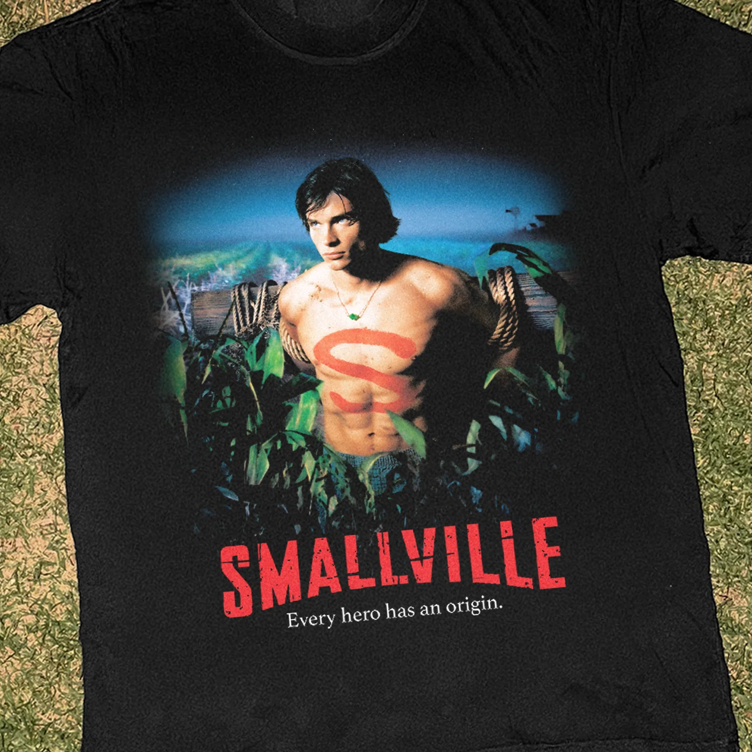 2001 Smallville 'Hero Origin' Black Heavy Faded Tee - Image 2