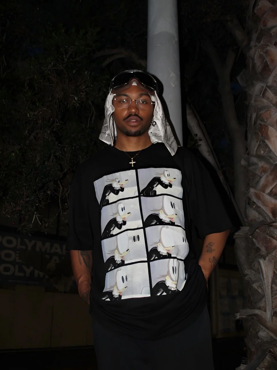 'Howling Wolf' Heavyweight Black T-Shirt - Image 3