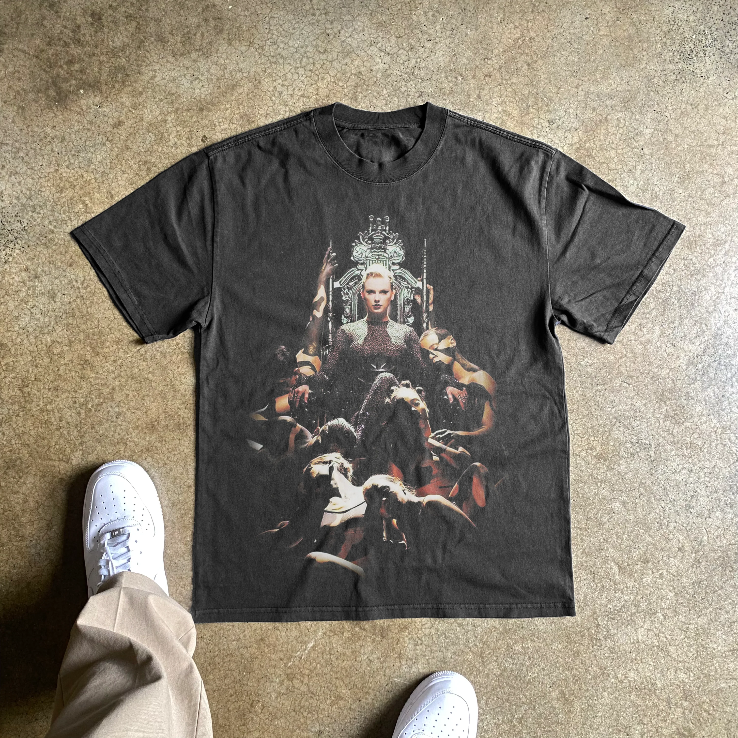 Swift Throne Heavyweight Black T-Shirt